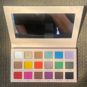 SOLD✨✨✨✨ REVOLUTION X SOPH SUPER SPICE SHADOW PALETTE